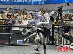 此次机械人学会了跳舞、翻腾等新技术；宇树科
